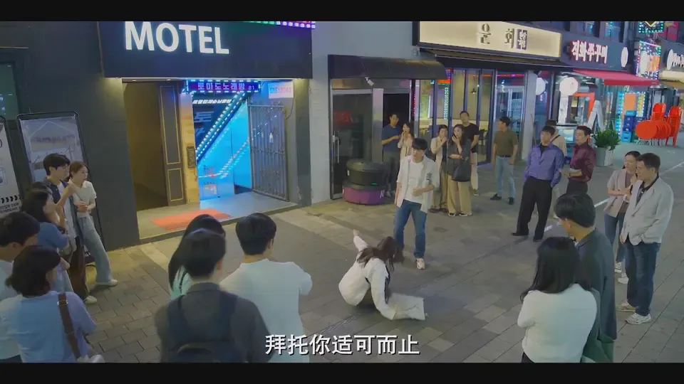 24小时健身房剧照