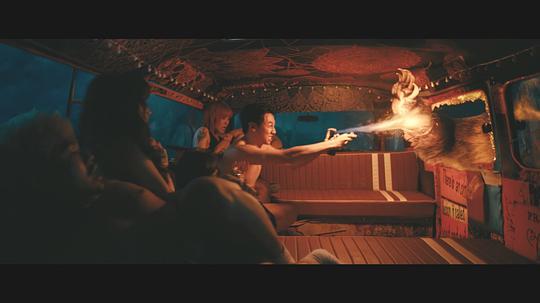 利爪剧照